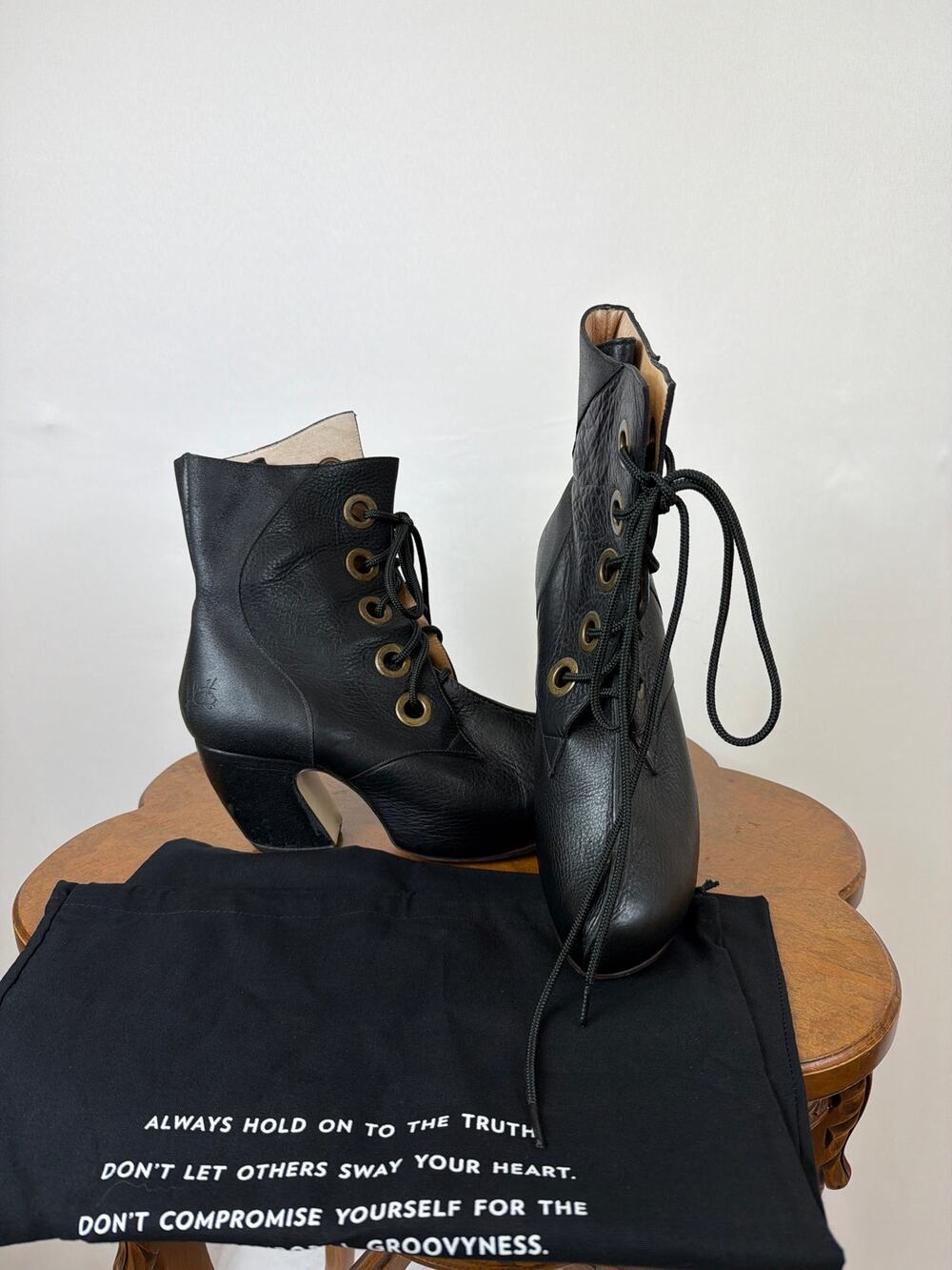 John Fluevog Black Leather Lace Up 3 Inch Heel Ankle Boots Womens 10 5